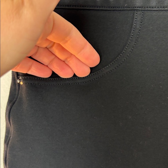 SPANX Classic Black Leggings with Faux Front Pockets - Size M - Picture 3 of 8
